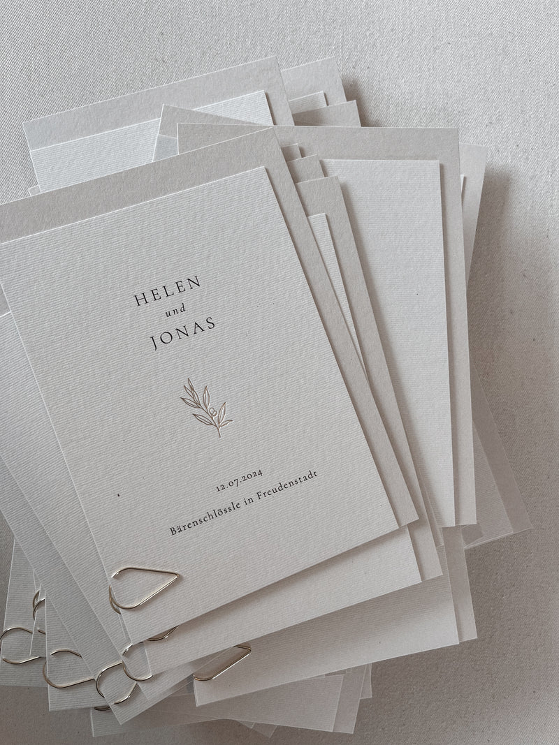 Einladungskarten Hochzeit, Hochzeitseinladungen, hochwertige Papeterie, minimalistische Hochzeitseinladung, Einladung mit minimalistischem Design. Einladung naturtöne, Einladung mit Goldprägung 