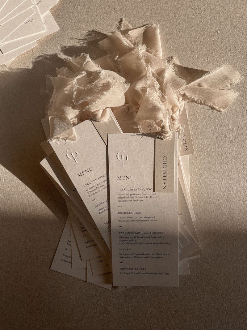 Menükarte für Hochzeit, Hochzeitspapeterie, Papeterie für Hochzeit, elegante Menükarten, menükarten hochzeit personalisiert, menükarten drucken lassen, Menükarten mit Prägung
