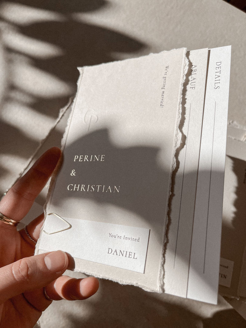 Einladungskarten Hochzeit, Hochzeitseinladungen, hochwertige Papeterie, minimalistische Hochzeitseinladung, Einladung mit minimalistischem Design. Einladung naturtöne, Einladung mit Goldprägung 